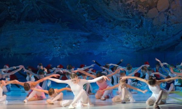 Trung Tam Bieu Dien Nghe Thuat Sunshine Heritage Resort 768x359